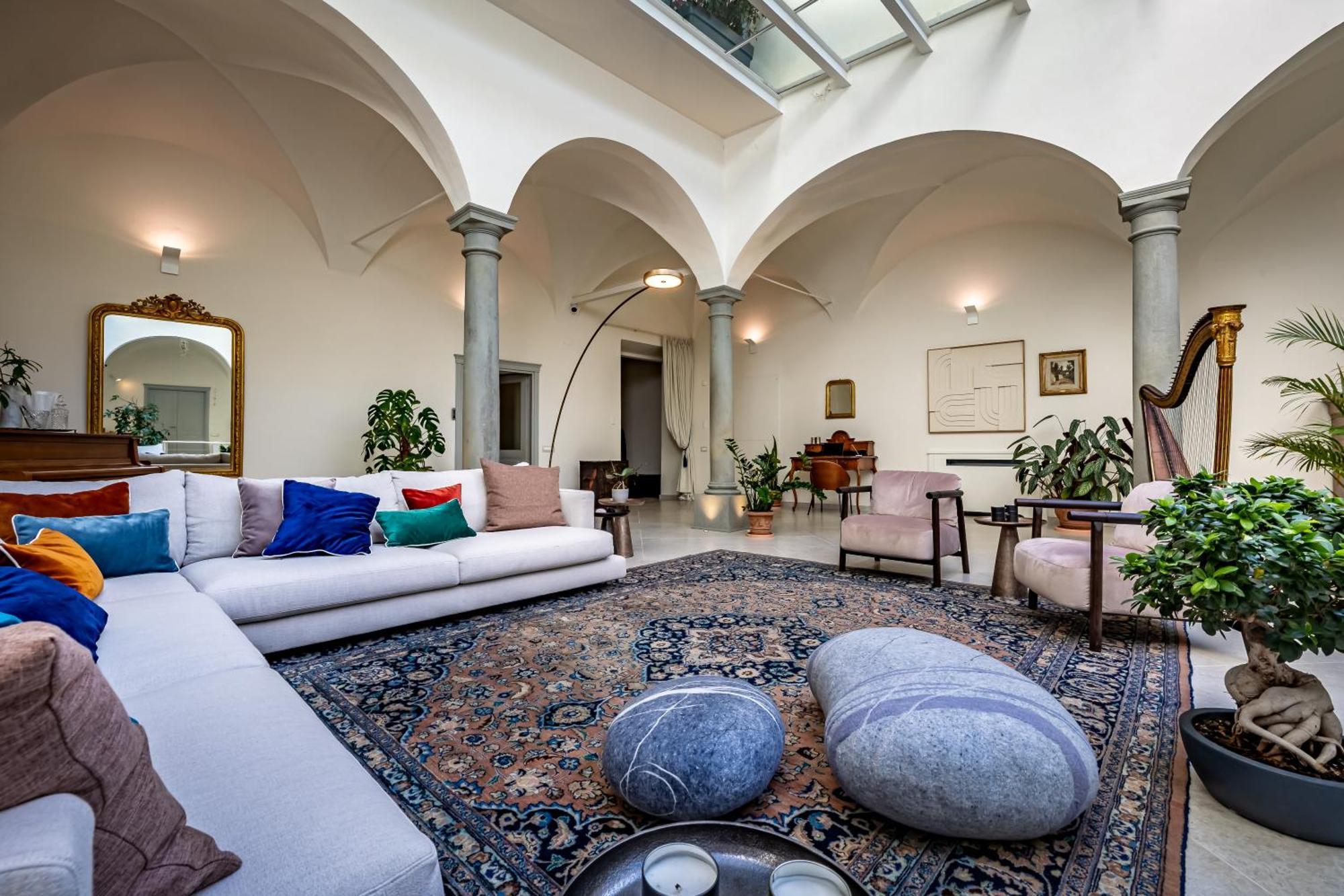 Aparthotel Dimora Collection - Le Corti - Boutique Luxury In A Restored 13th Century Convent, With Sauna And Gym (adults Only)